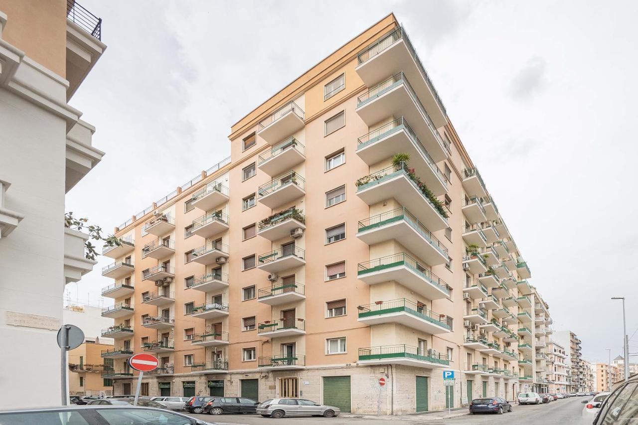 Nuovo Appartamento Beige Bari Exterior photo